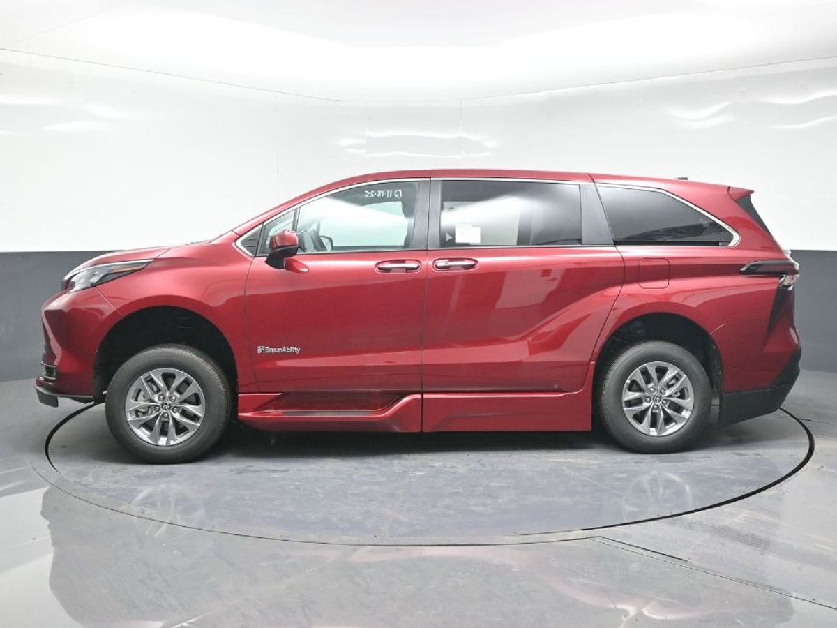 2025 TOYOTA SIENNA - Image 4