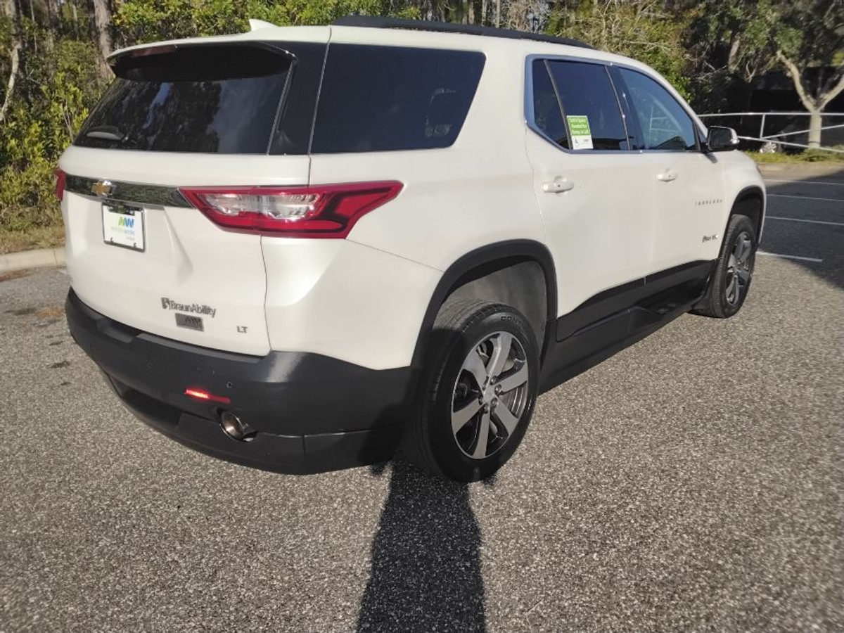 White Chevrolet Traverse image number 5