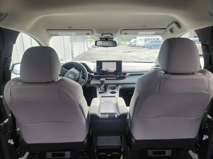 New 2026 Toyota Sienna Hybrid LE 8-Passenger - Vantage Mobility Rear Entry Fold Out Manual Ramp