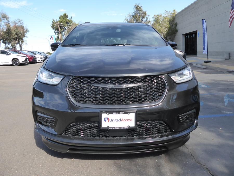 Used 2023 Chrysler Pacifica Touring L - BraunAbility Side Entry Fold Out Automatic Ramp