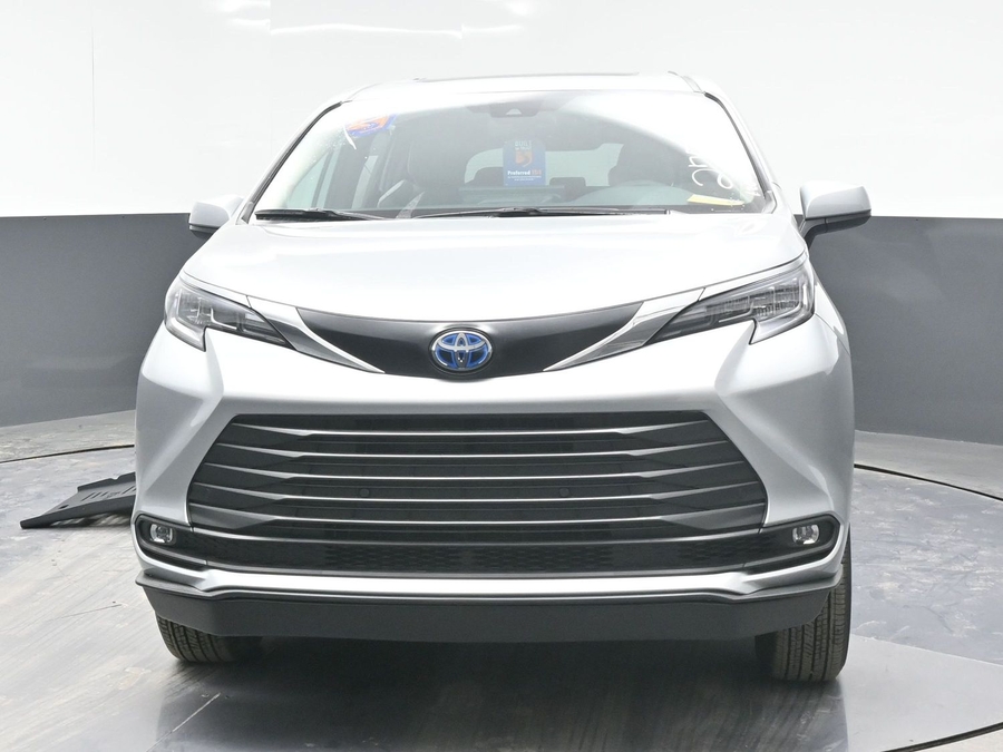 New 2025 Toyota Sienna Hybrid XLE Plus - BraunAbility Side Entry Entry Fold Out Automatic Ramp