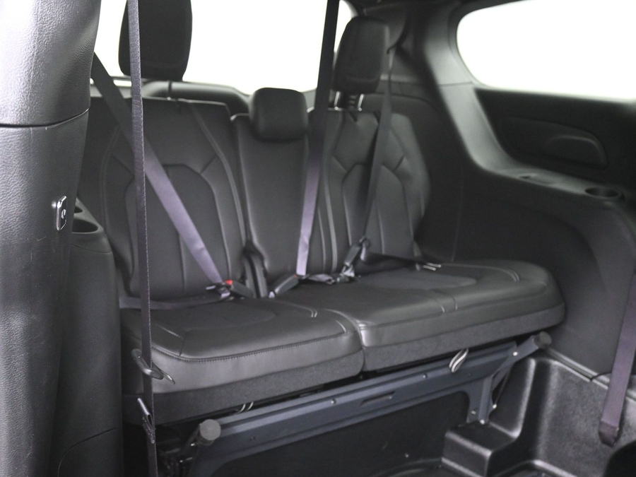 Black Chrysler Pacifica image number 9