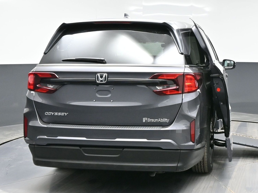 Grey Honda Odyssey image number 5