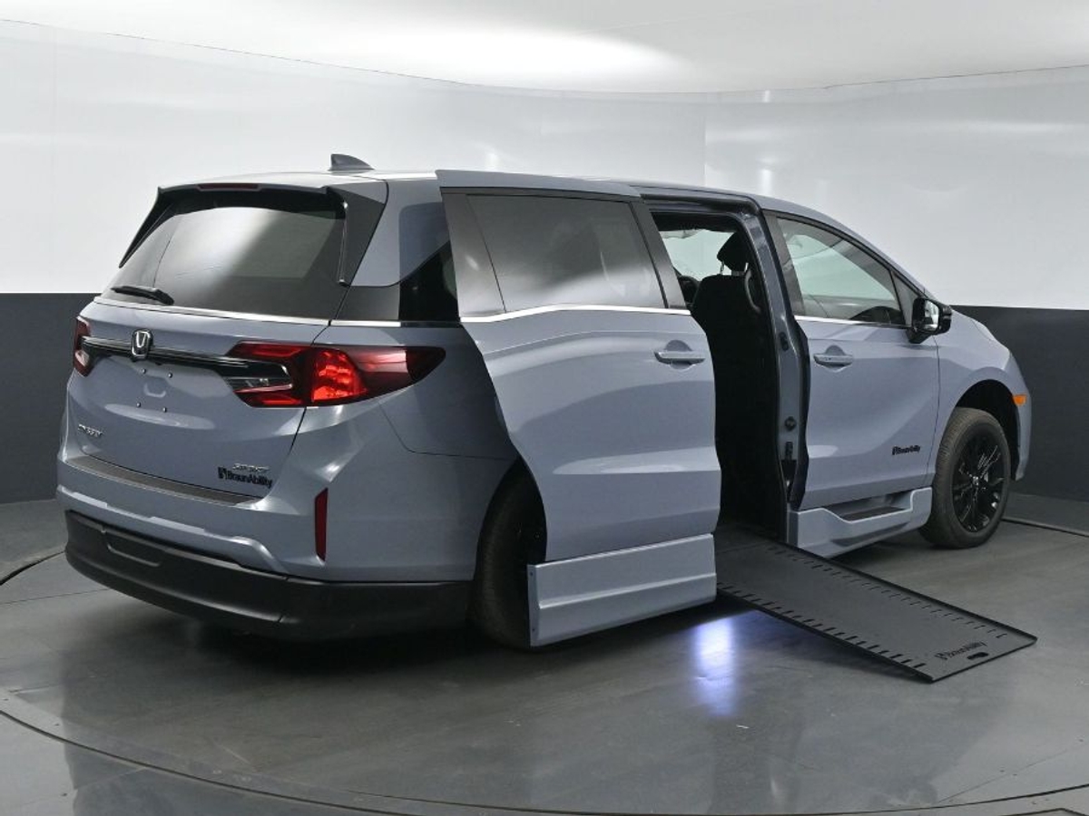 Grey Honda Odyssey image number 7