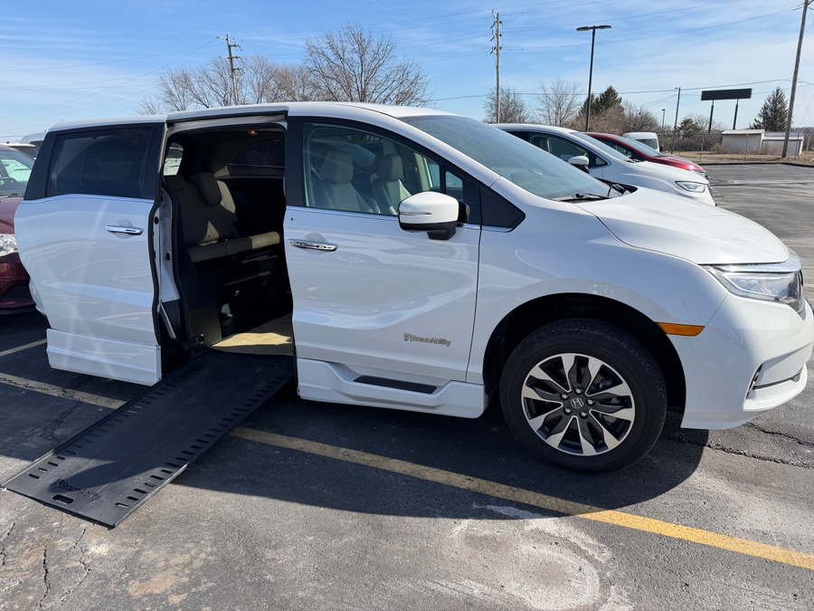 Used 2024 Honda Odyssey EX-L - BraunAbility Side Entry Entry In Floor Automatic Ramp