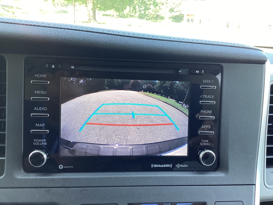 2020 Toyota Sienna XLE - Photo 17