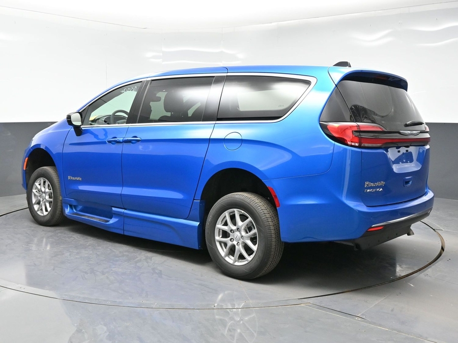 Blue Chrysler Pacifica image number 6