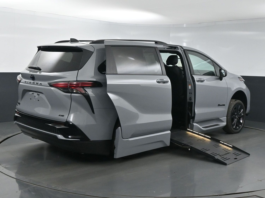 New 2025 Toyota Sienna Hybrid XSE Sport - BraunAbility Side Entry Entry Fold Out Automatic Ramp