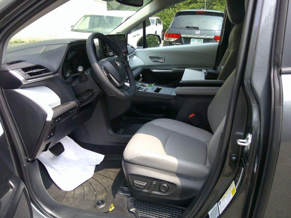 2025 TOYOTA SIENNA - Image 14