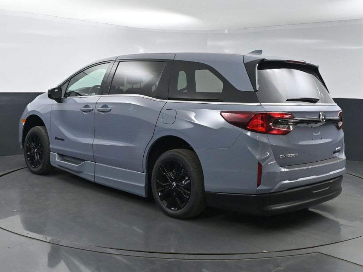 Grey Honda Odyssey image number 5