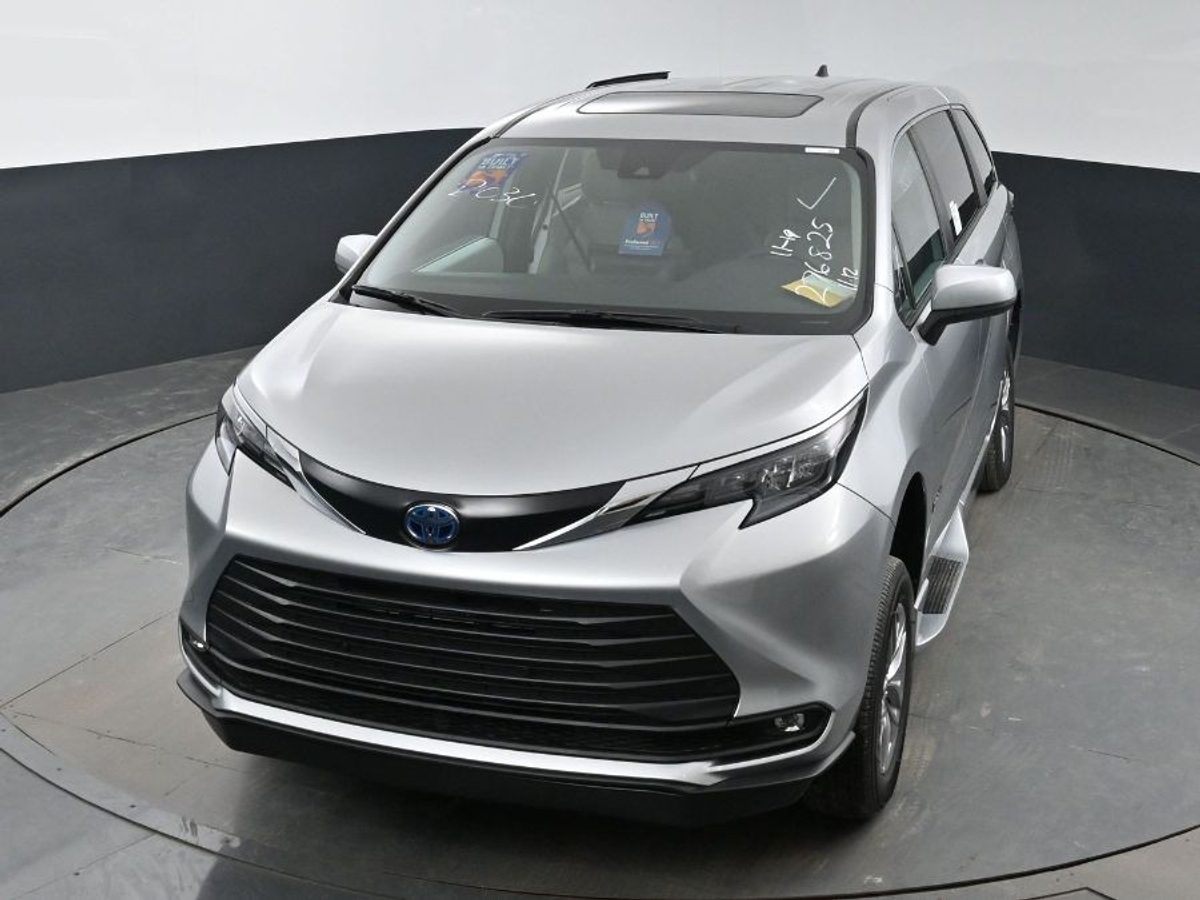 2025 TOYOTA SIENNA - Image 24
