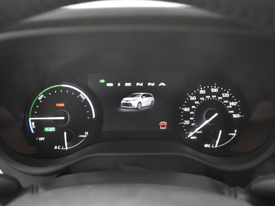 New 2025 Toyota Sienna Hybrid XLE Base - BraunAbility Side Entry Entry Fold Out Automatic Ramp