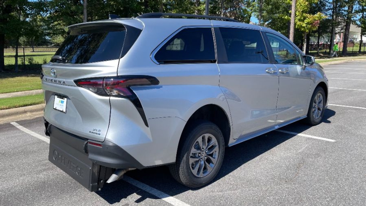 2024 TOYOTA SIENNA - Image 8