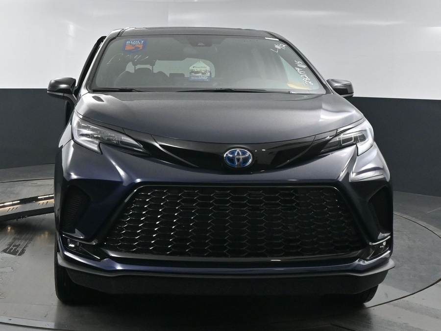 New 2025 Toyota Sienna Hybrid XSE Sport - BraunAbility Side Entry Entry Fold Out Automatic Ramp