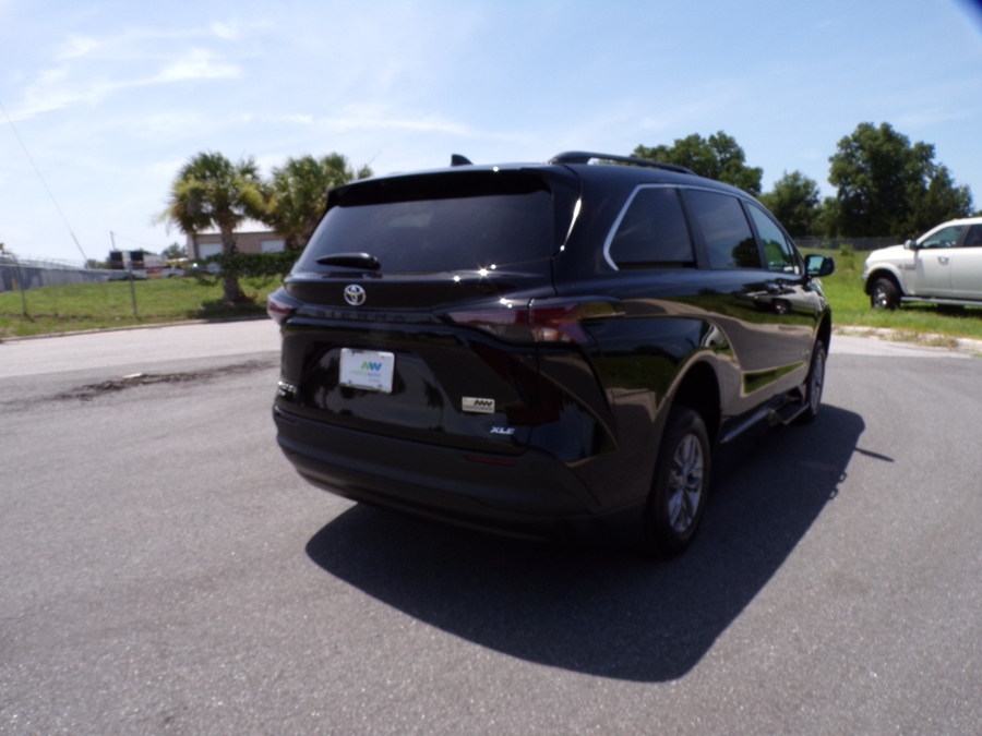 Black Toyota Sienna image number 9