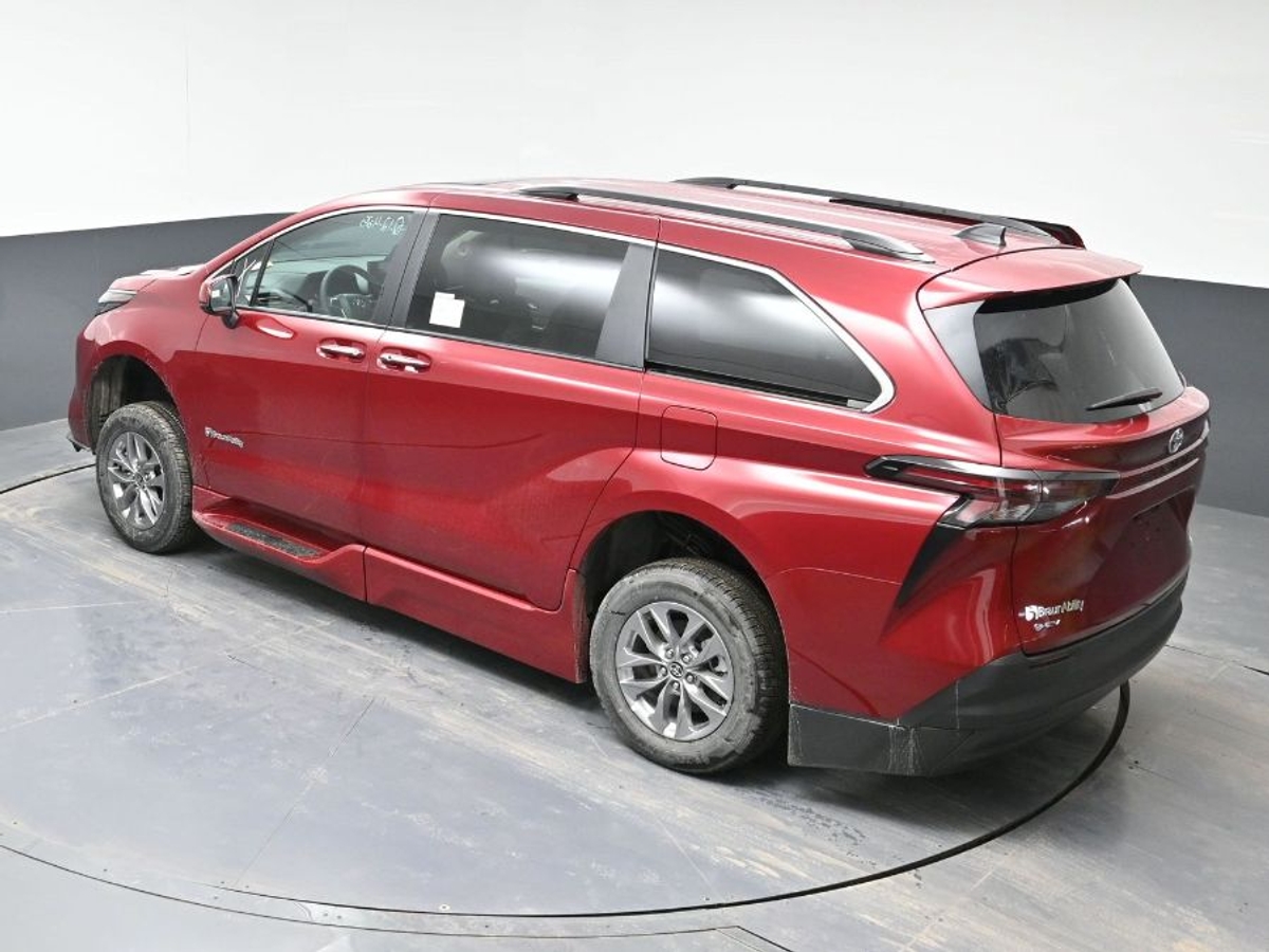 2025 TOYOTA SIENNA - Image 25