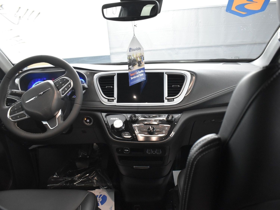 New 2025 Chrysler Pacifica Select Safety - BraunAbility Side Entry Entry Fold Out Automatic Ramp