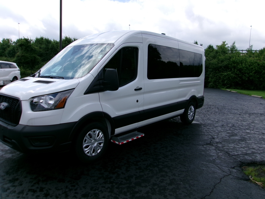White Ford T350 image number 5