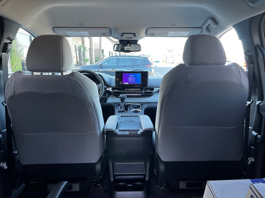 New 2026 Toyota Sienna Hybrid LE w swivel 2nd row - Vantage Mobility Commercial Rear Entry Entry Fold Out Manual Ramp