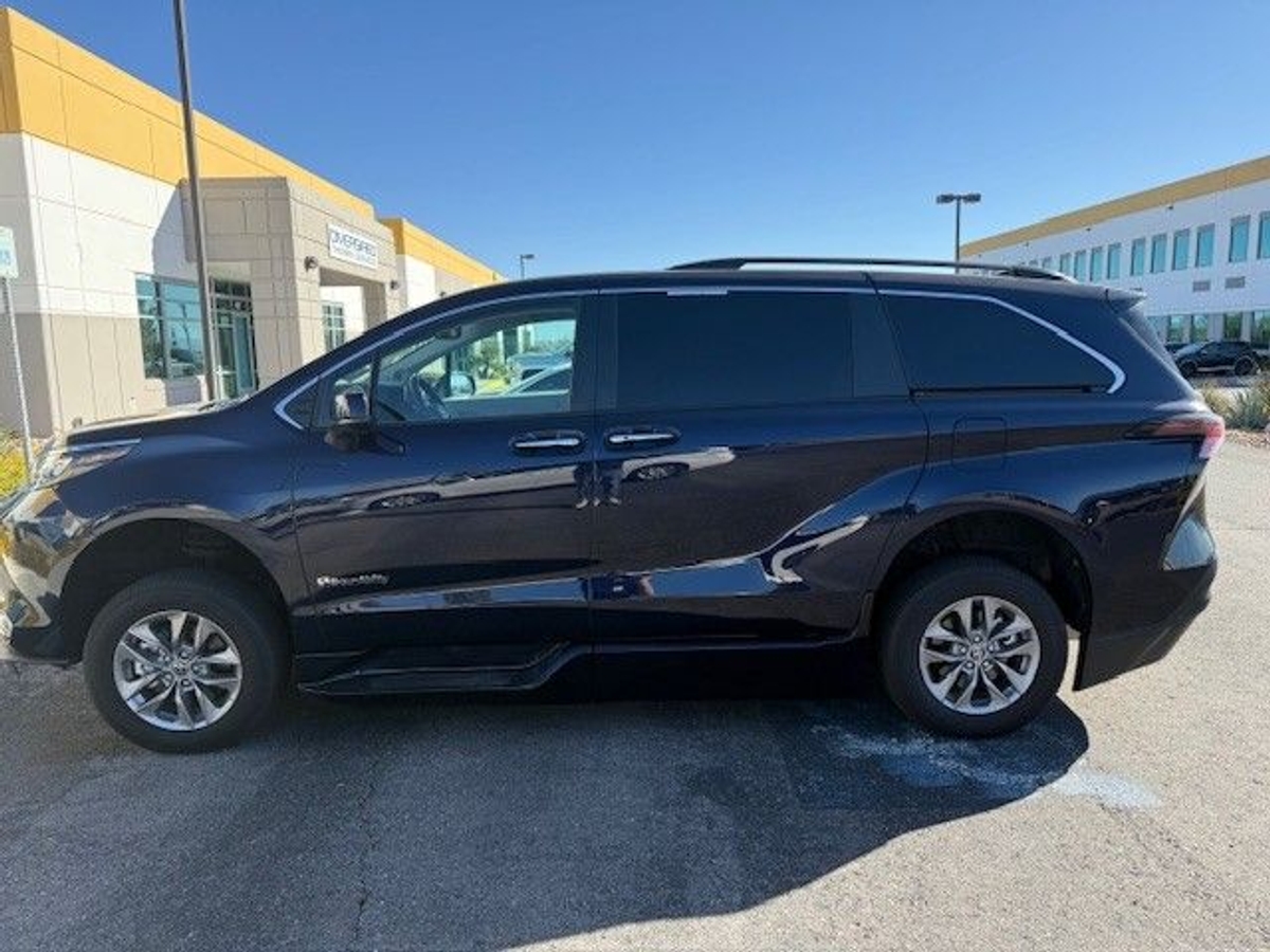 2024 TOYOTA SIENNA - Image 17