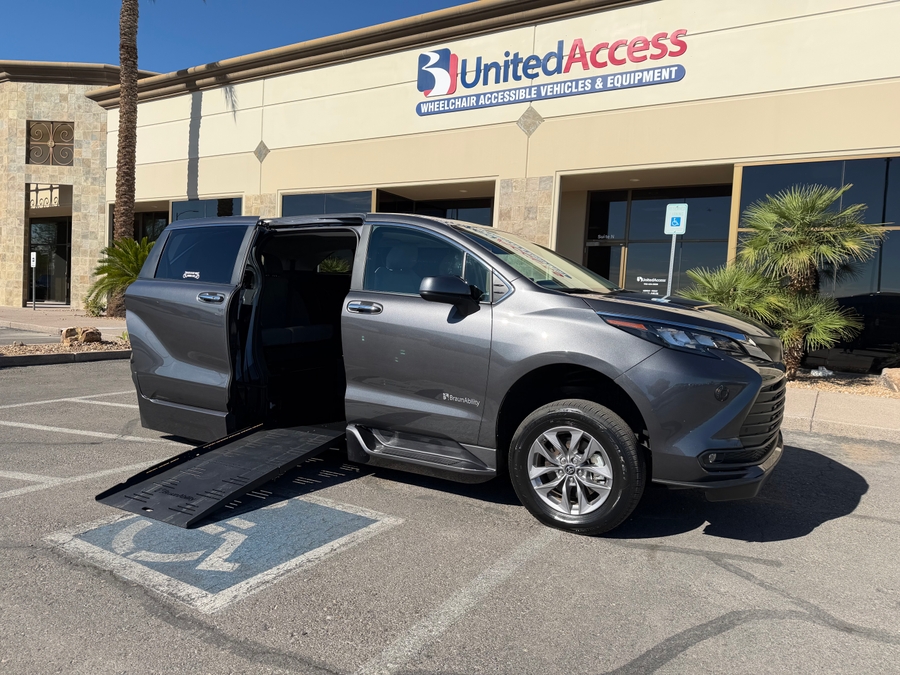 Used 2025 Toyota Sienna Hybrid XLE Base - BraunAbility Side Entry Fold Out Automatic Ramp