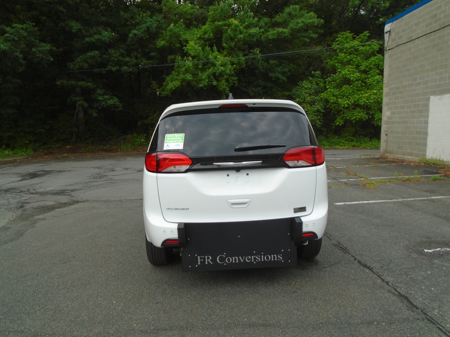 White Chrysler Voyager image number 10