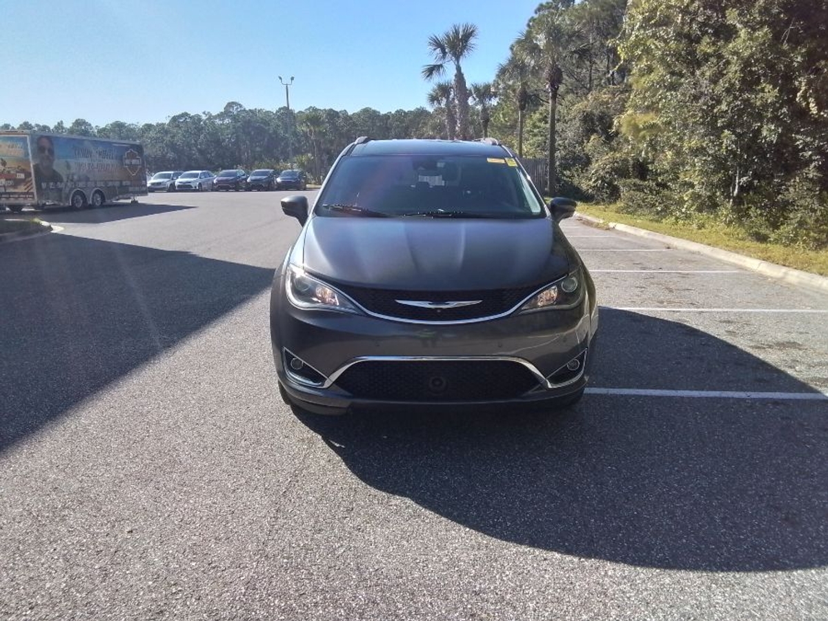 Grey Chrysler Pacifica image number 12