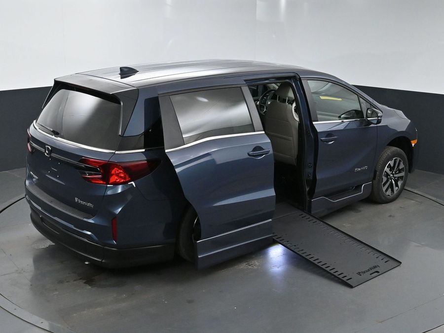New 2025 Honda Odyssey EX-L - BraunAbility Side Entry Entry In Floor Automatic Ramp
