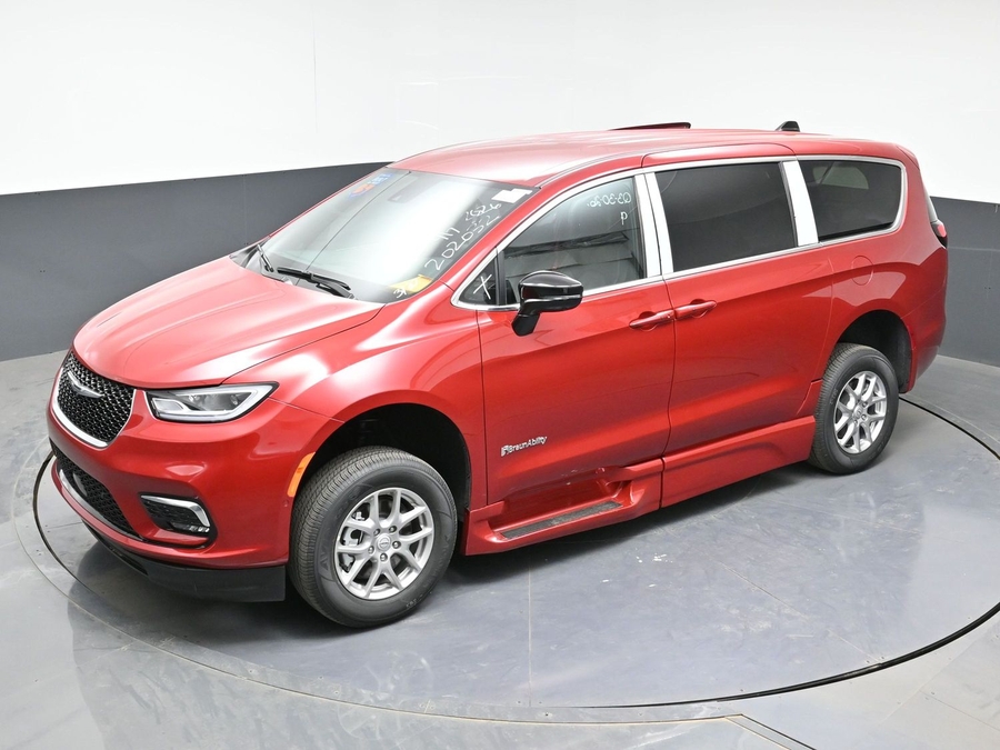 Red Chrysler Pacifica image number 22