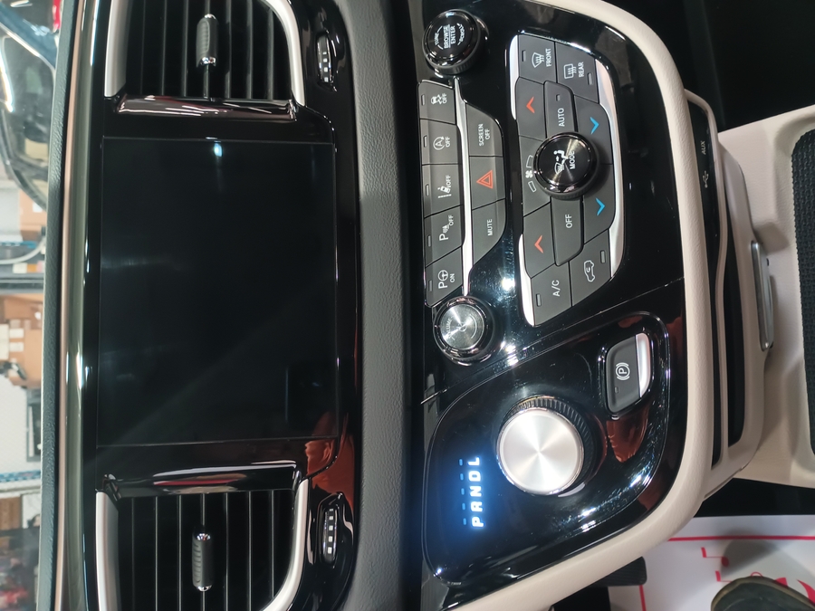 Grey Chrysler Pacifica image number 16