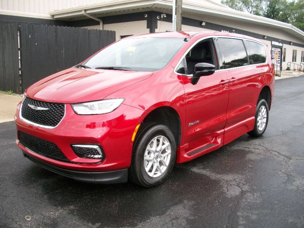 Red Chrysler Pacifica image number 5