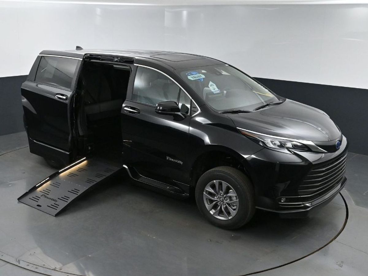 2025 TOYOTA SIENNA - Image 22