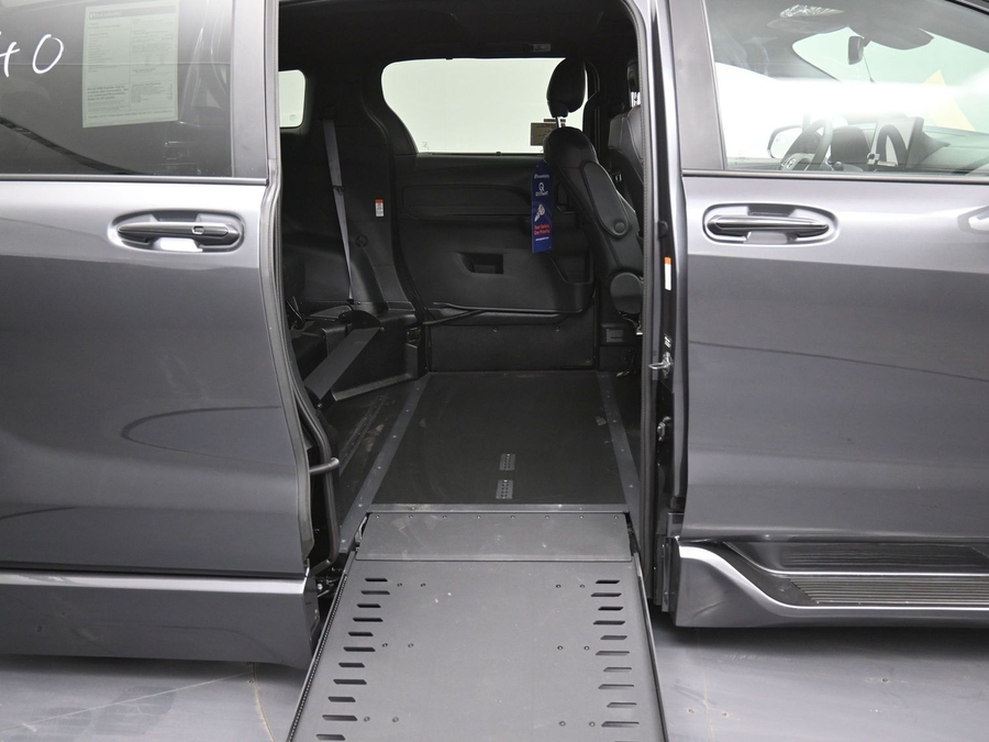 New 2025 Toyota Sienna Hybrid XSE Sport - BraunAbility Side Entry Entry In Floor Automatic Ramp