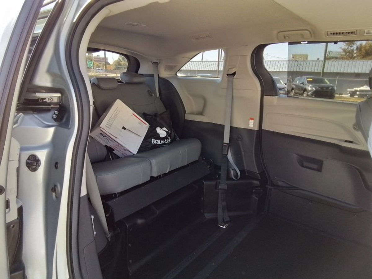 2024 TOYOTA SIENNA - Image 16