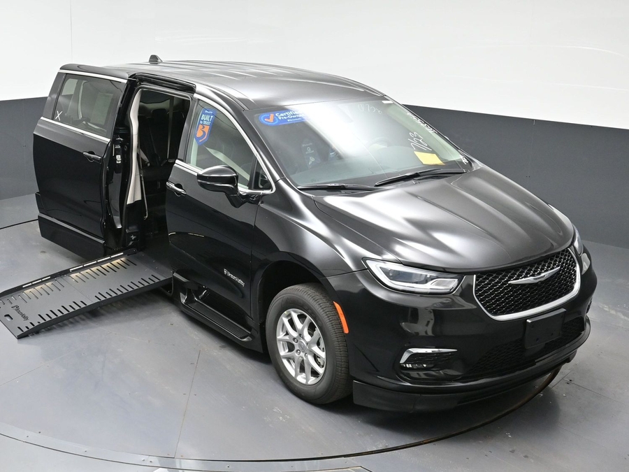Used 2024 Chrysler Pacifica Touring L - BraunAbility Side Entry Fold Out Automatic Ramp