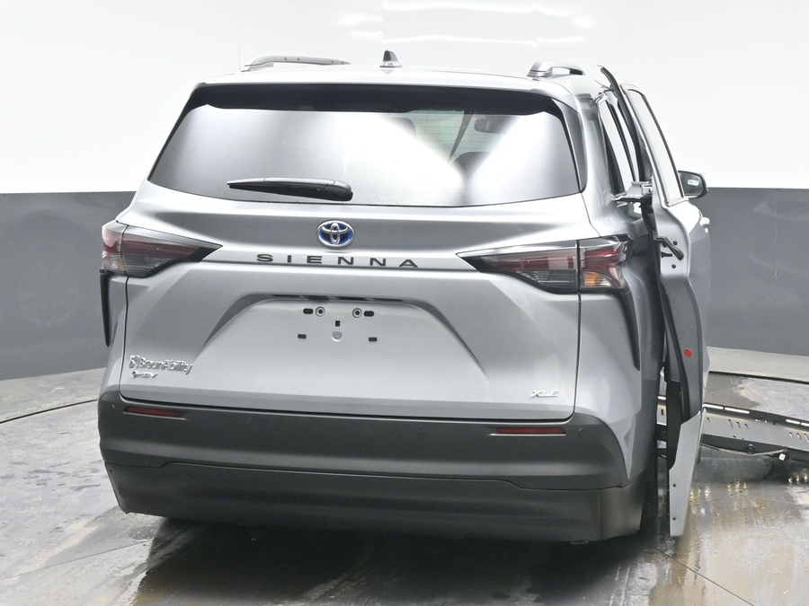 New 2025 Toyota Sienna Hybrid XLE Plus - BraunAbility Side Entry Entry Fold Out Automatic Ramp