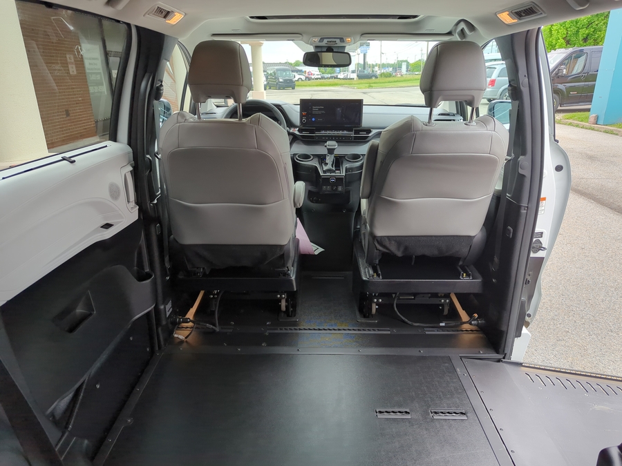 Used 2025 Toyota Sienna Hybrid XLE - BraunAbility Side Entry In Floor Automatic Ramp