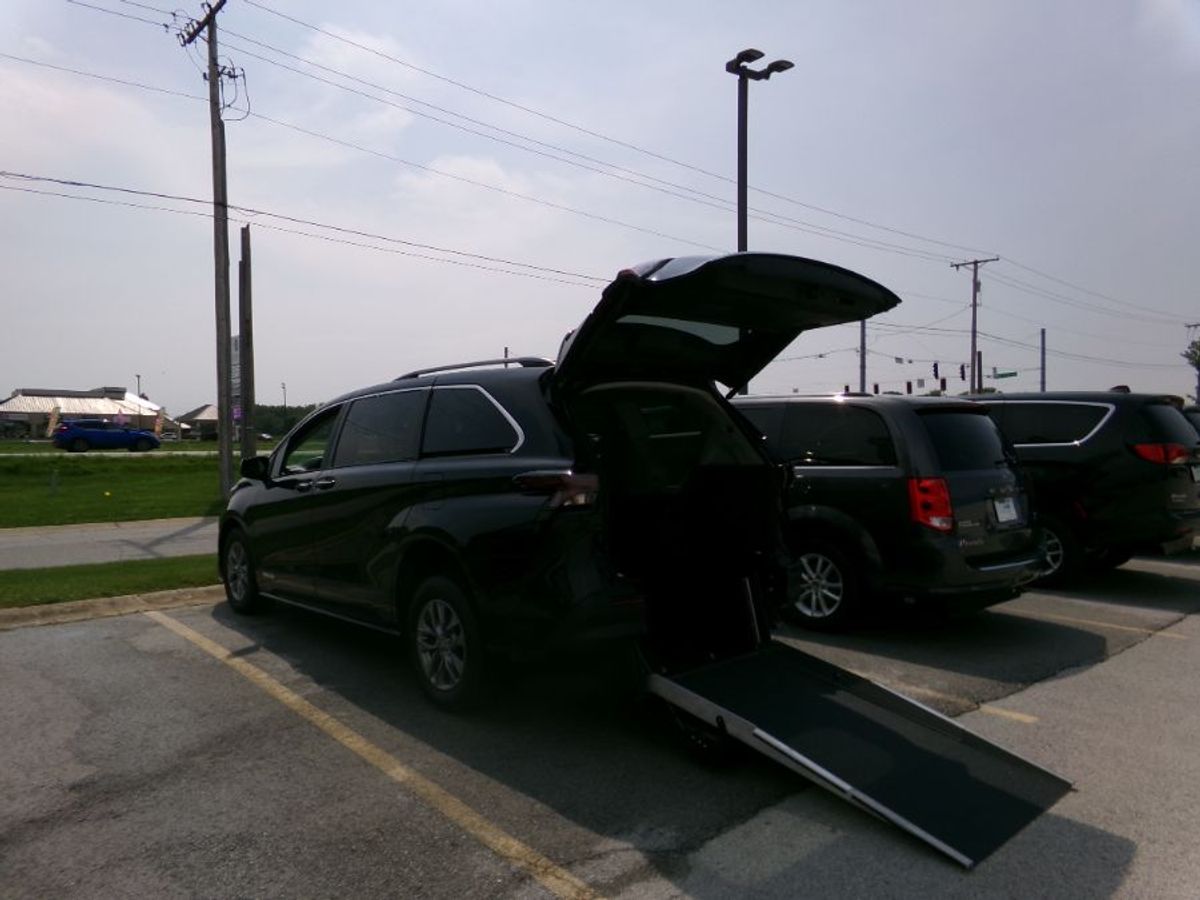 2024 TOYOTA SIENNA - Image 16