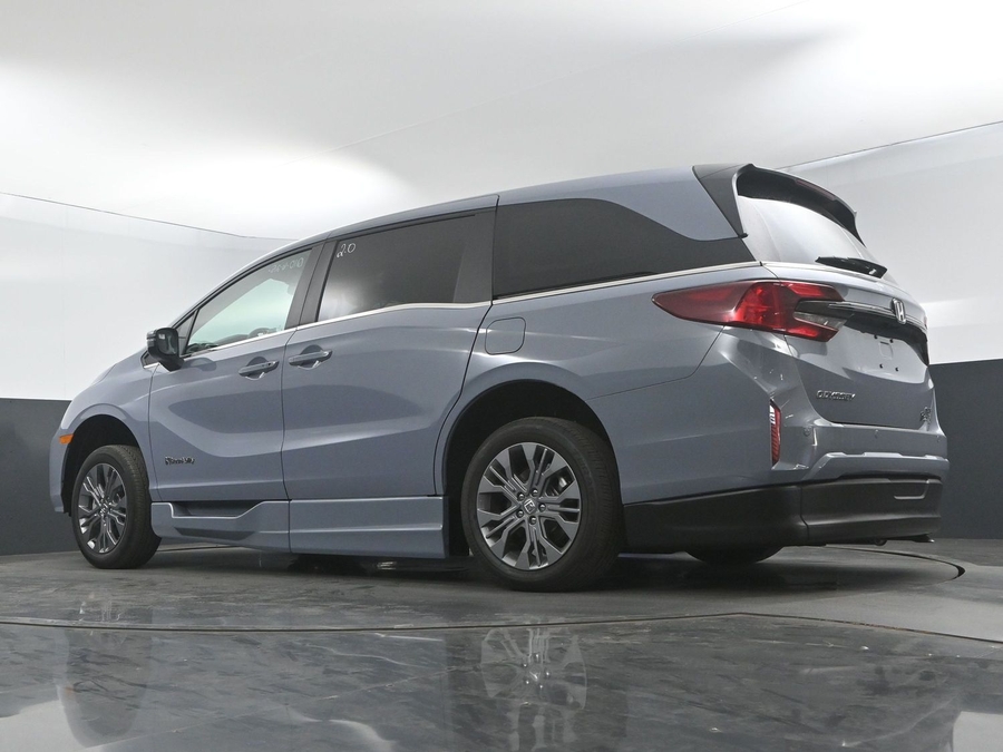 New 2025 Honda Odyssey Touring - BraunAbility Side Entry Entry In Floor Automatic Ramp