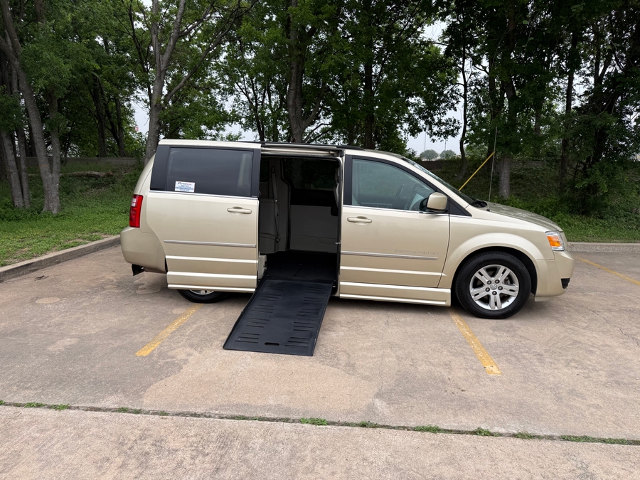 Used 2010 Dodge Grand Caravan SXT - BraunAbility Side Entry Entry Fold Out Automatic Ramp