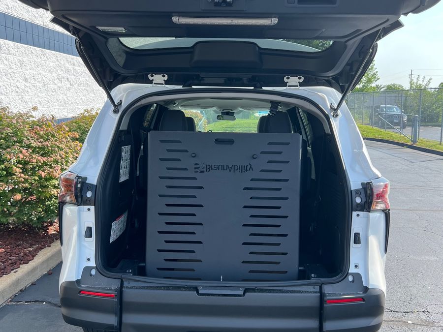 New 2025 Toyota Sienna Hybrid LE - BraunAbility Commercial Rear Entry Entry Fold Out Manual Ramp