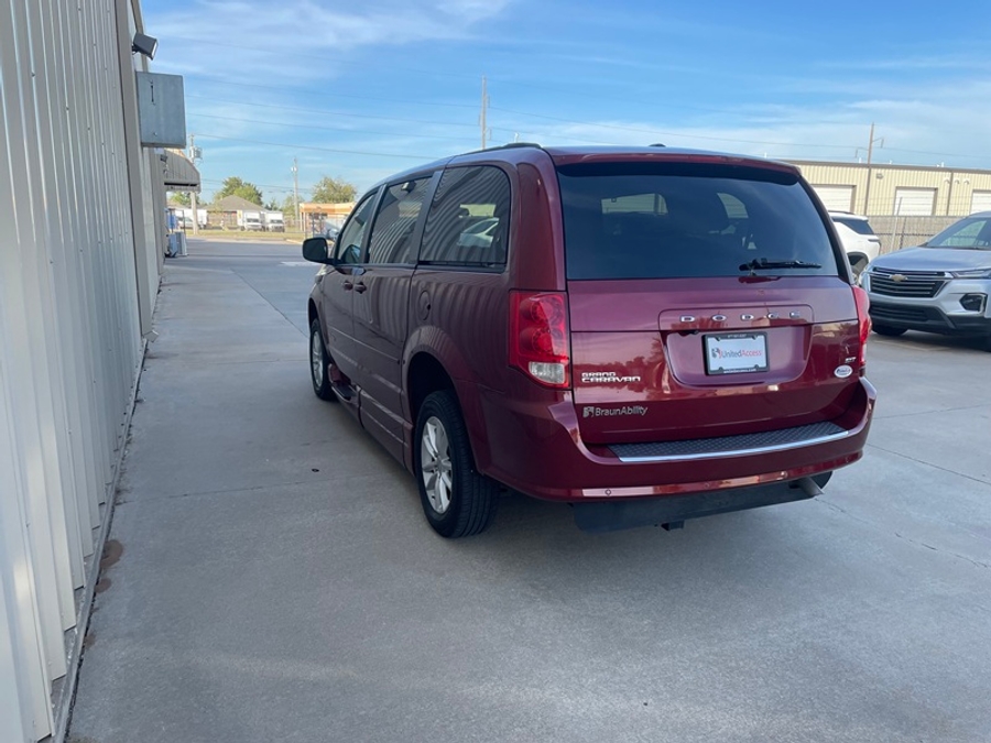 Used 2016 Dodge Grand Caravan SXT - BraunAbility Side Entry In Floor Automatic Ramp