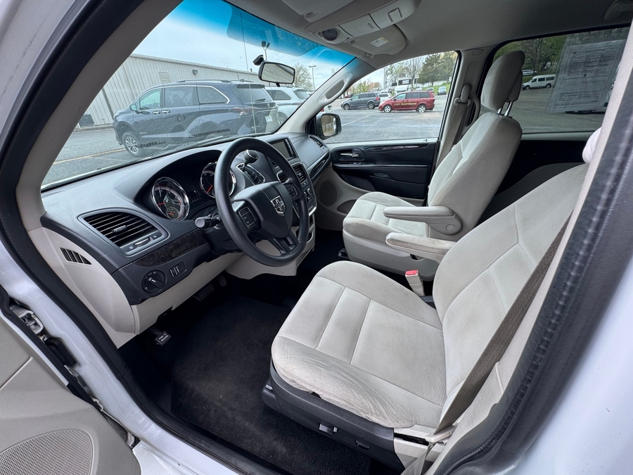 White Dodge Grand Caravan image number 8