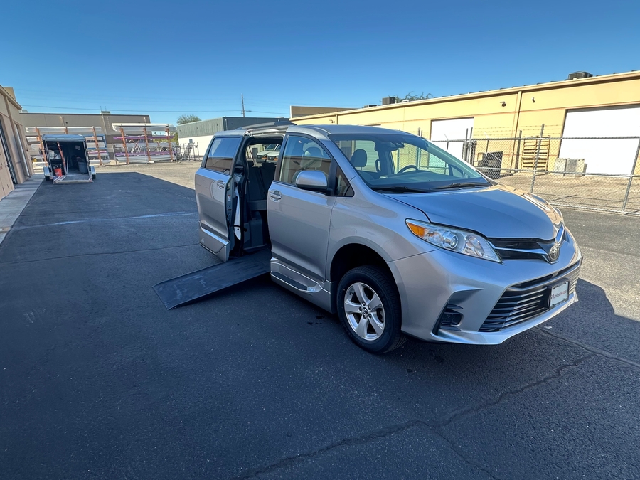 Used 2020 Toyota Sienna LE - VMI Side Entry Entry In Floor Automatic Ramp