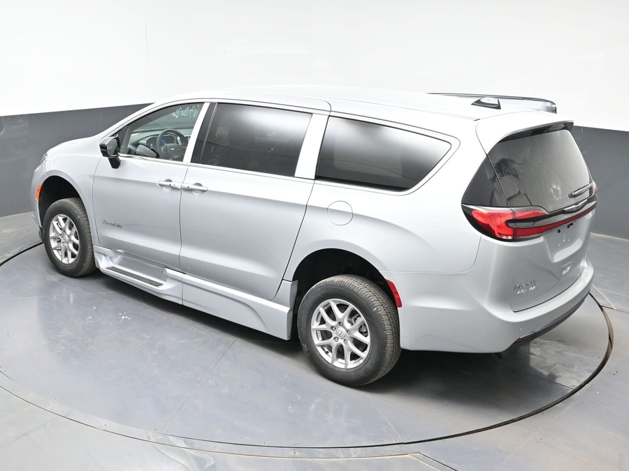 New 2026 Chrysler Pacifica Select Safety - BraunAbility Side Entry Fold Out Automatic Ramp