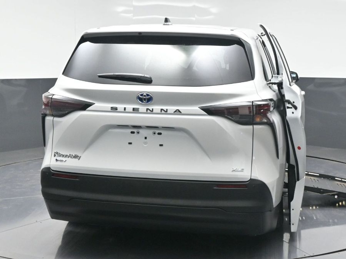 2025 TOYOTA SIENNA - Image 4
