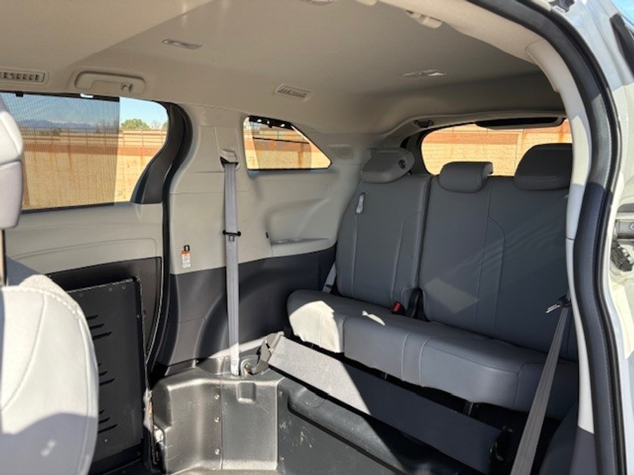 Used 2021 Toyota Sienna Hybrid Limited - BraunAbility Side Entry Entry Fold Out Automatic Ramp