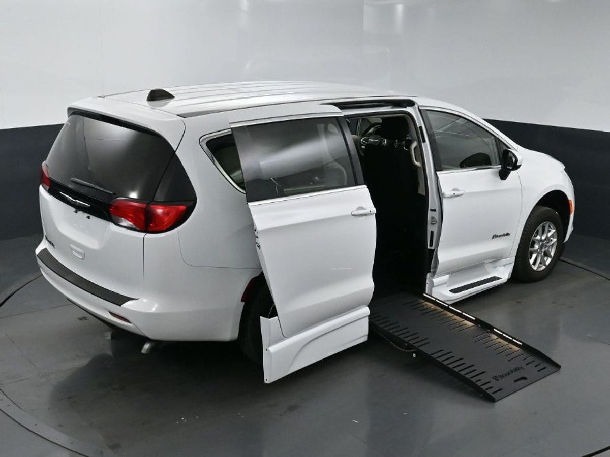 2023 CHRYSLER VOYAGER - Image 25