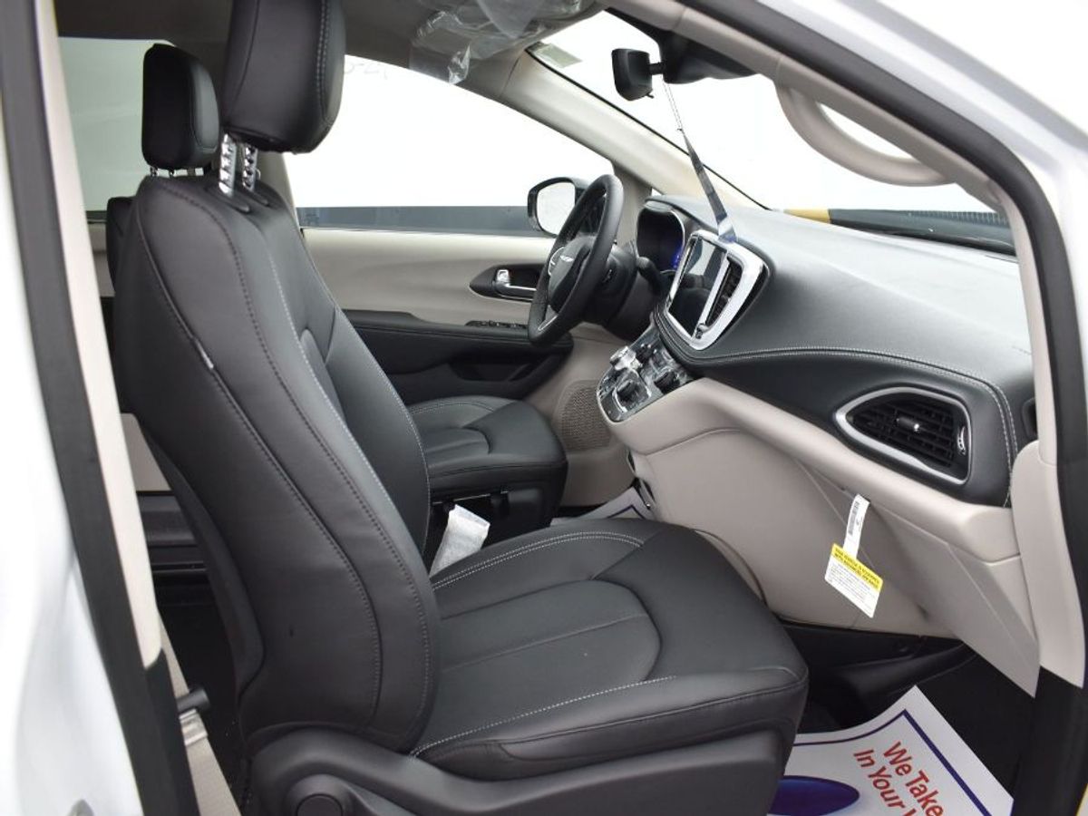 2024 CHRYSLER PACIFICA - Image 5