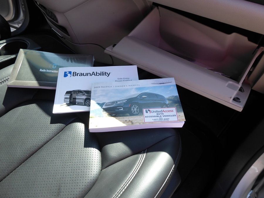 2023 Chrysler Pacifica Touring L - Photo 28